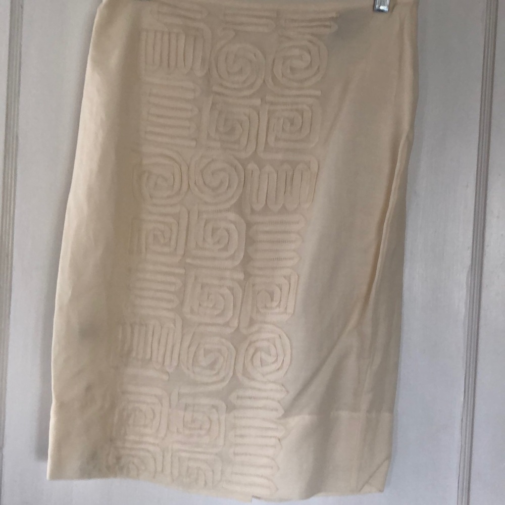 MaxAzria cream skirt